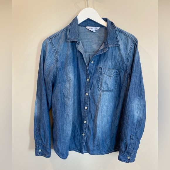 Old Navy The Classic Shirt Chambray Button Down Top Womens Large Preppy - Picture 1 of 5